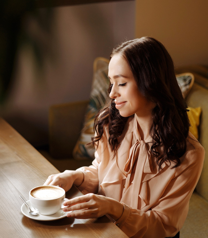 Young woman drinking coffee in a coffee shop